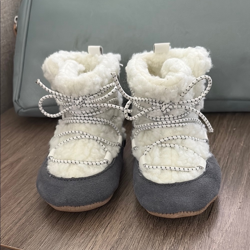 Cozy Kids' Winter Boots - White and Gray